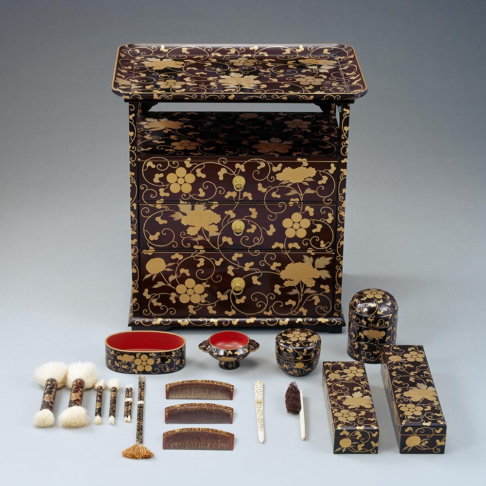 梅鉢紋散牡丹唐草蒔絵鬢台