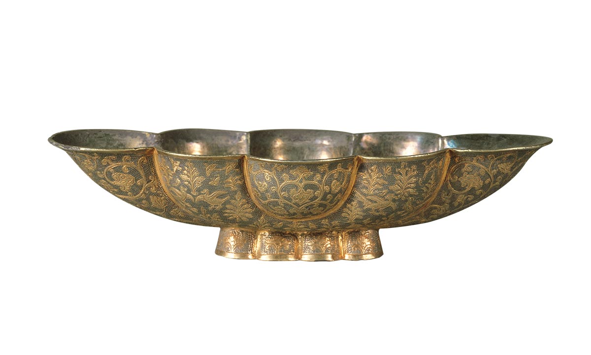 重要文化財　鍍金花鳥文銀製八曲長杯