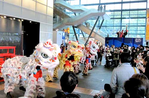 獅子舞 / エントランスホール / 3月21日(月・祝)