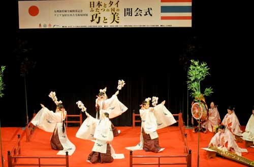 ２タイ舞踊演舞・神楽奏上